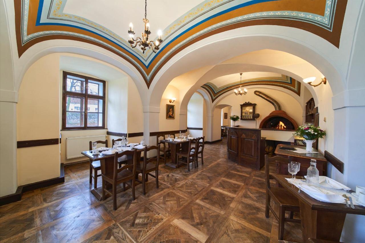 Penzion Zámek Lešany Netvorice Bagian luar foto