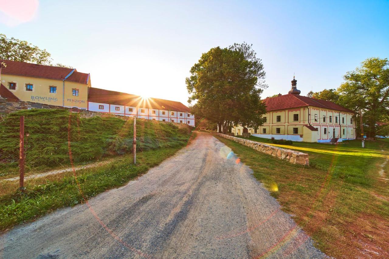 Penzion Zámek Lešany Netvorice Bagian luar foto