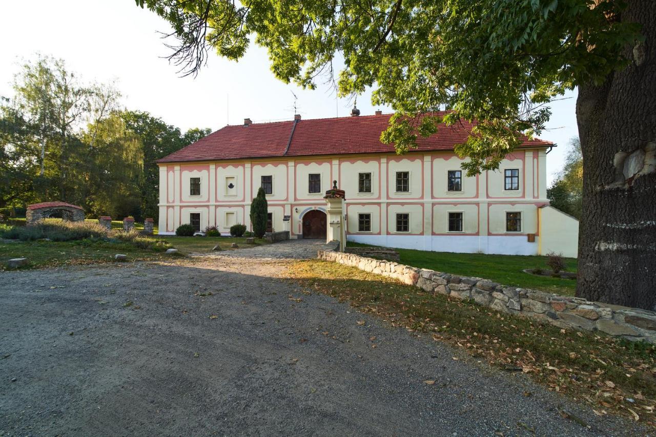 Penzion Zámek Lešany Netvorice Bagian luar foto
